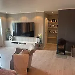 Cozy House Centrally Located And Close To Hiking Areas And