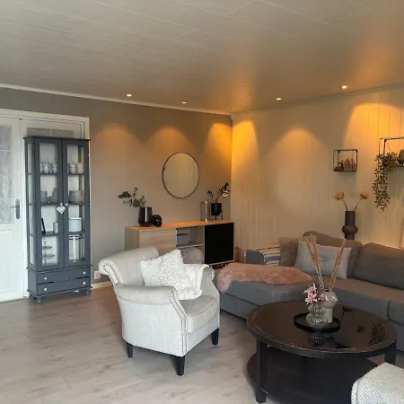 Cozy House Centrally Located And Close To Hiking Areas And