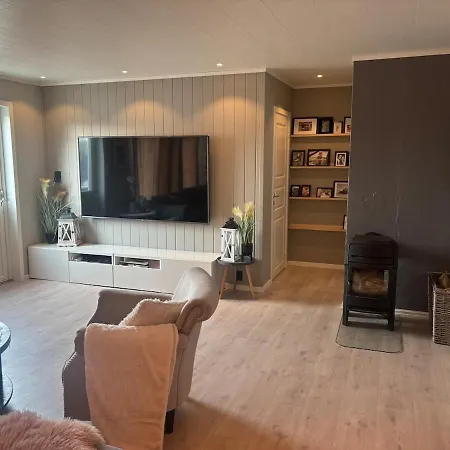 Cozy House Centrally Located And Close To Hiking Areas And