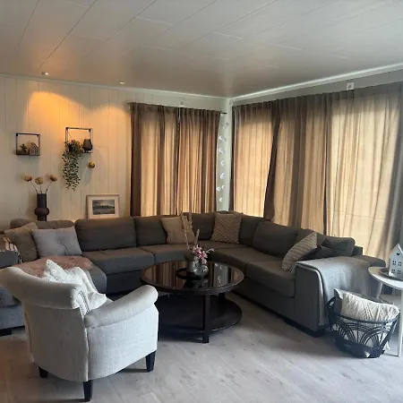 Cozy House Centrally Located And Close To Hiking Areas And